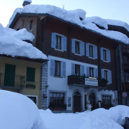 Albergo Ristorante Macugnaga Exterior foto